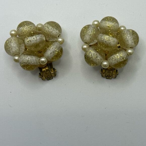 Vintage Gold Fleck Clip On Button Style Earrings - Picture 1 of 3